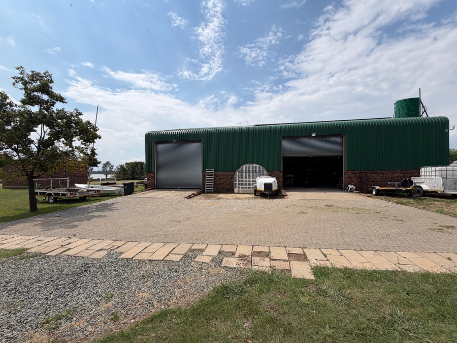 5 Bedroom Property for Sale in Metsimaholo Free State